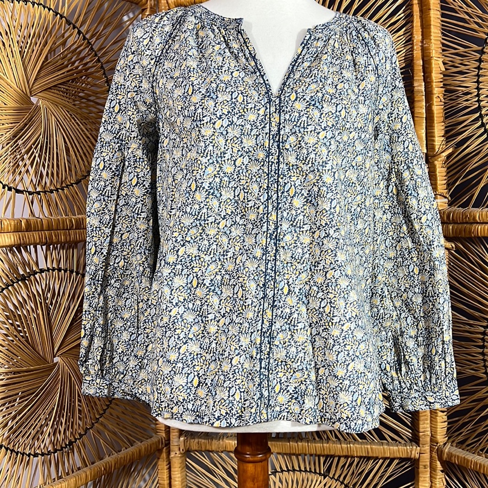 NWT blue floral v necked 100% cotton, naturally, GAP XS tunic top, very cute!